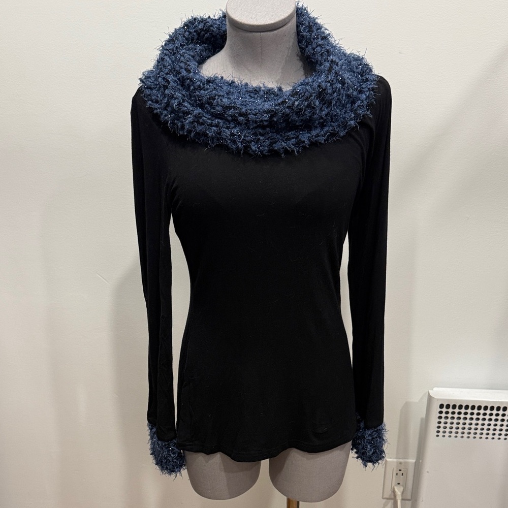 Terra Nostra Black Long Sleeve Top with Textured Knit Collar – Size